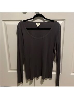 Women’s a.n.a Charcoal Gray Waffle Knit Long Sleeve Top W/Scallop Trim. Size XL